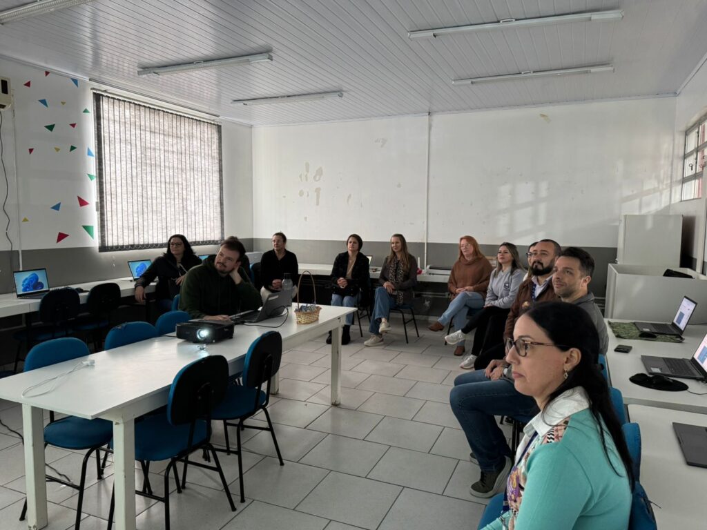 WhatsApp-Image-2025-05-15-at-09.09.45-1-1024x768 Visita da Secretaria Municipal de Educação de Concórdia!