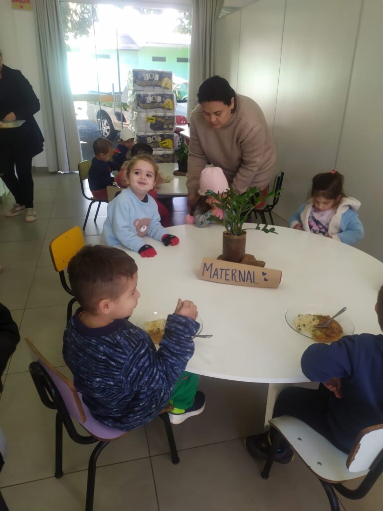 2c129134-5b67-4da4-a106-10a8cd0747c3-768x1024 Secretaria Municipal de Educação realiza visita técnica à Secretaria de Educação de Pinhalzinho!