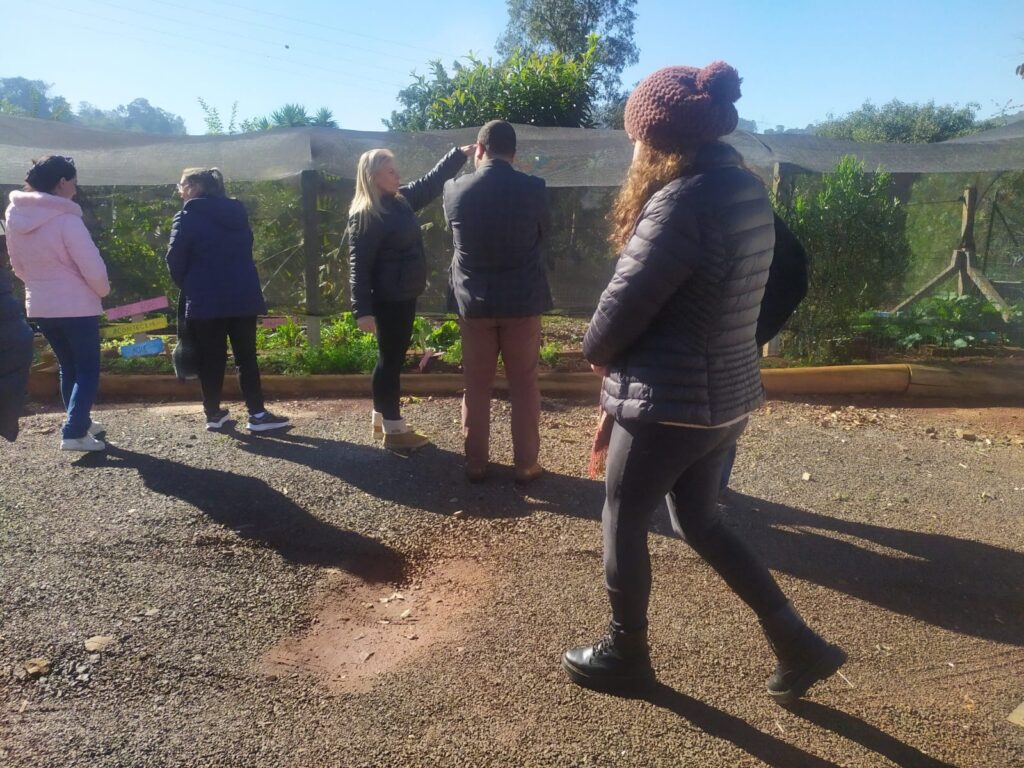 99bc3ecb-3c30-430c-8e7a-98783b60285d-1024x768 Secretaria Municipal de Educação realiza visita técnica à Secretaria de Educação de Pinhalzinho!