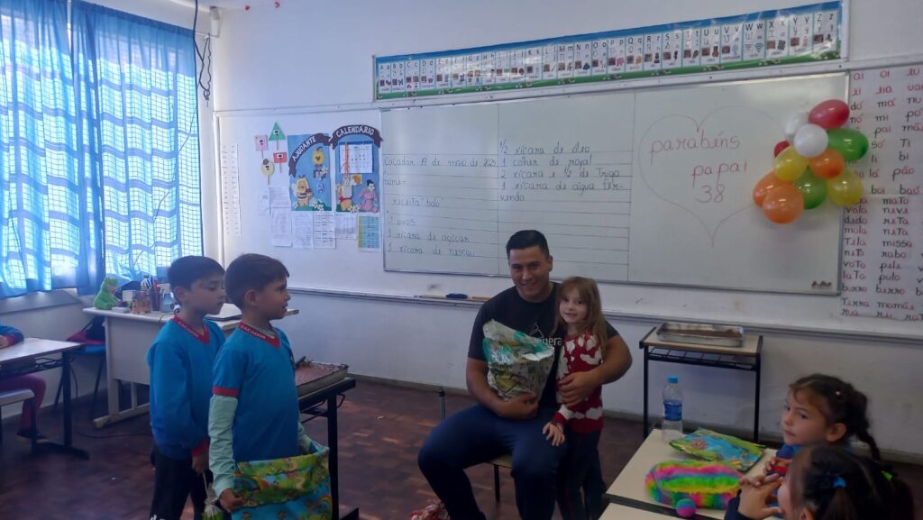 a38afd3f-b5f6-4e79-9de0-f824e91470a2-1-1024x577 Rede Municipal de Ensino Celebra o Aniversário do Papai do Método Iracema Meireles - A Casinha Feliz!