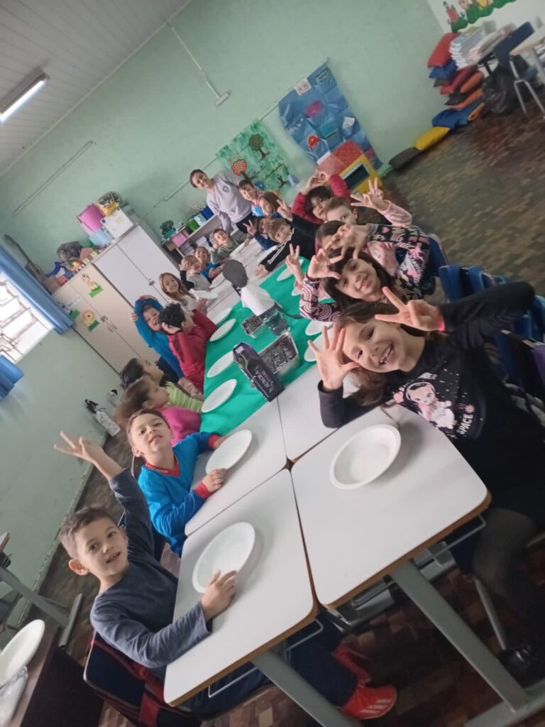 ad8b5dce-55ee-4239-bec8-67bb7aaec21d-768x1024 Rede Municipal de Ensino Celebra o Aniversário do Papai do Método Iracema Meireles - A Casinha Feliz!