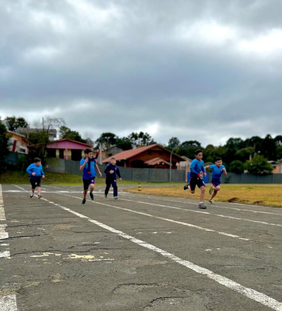 63a8a8b2-bb92-4d22-a2d9-c20811706778-929x1024 Esporte, Energia e Emoção: Vereda dos Trevos em Ritmo de Atletismo!