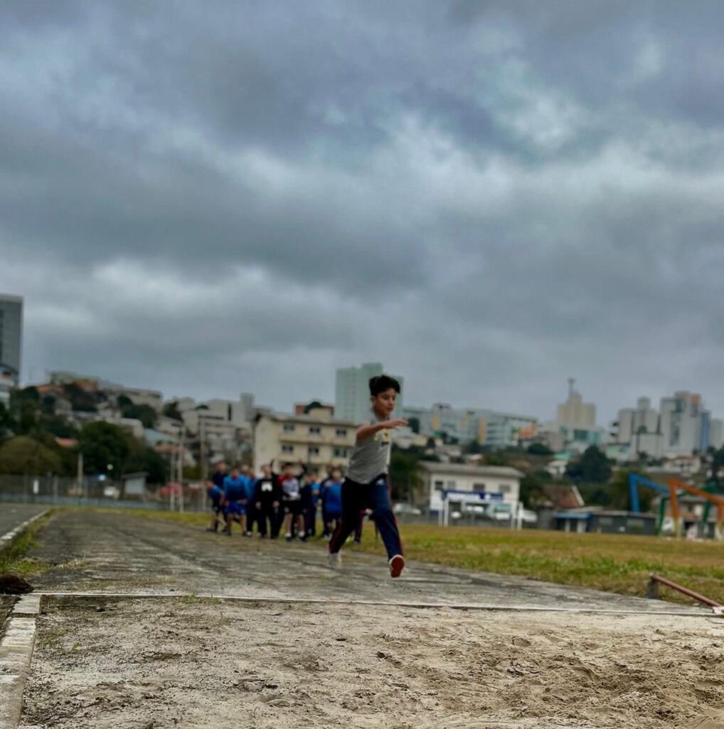 b3678249-cb71-4057-800d-26ee6236689b-1018x1024 Esporte, Energia e Emoção: Vereda dos Trevos em Ritmo de Atletismo!
