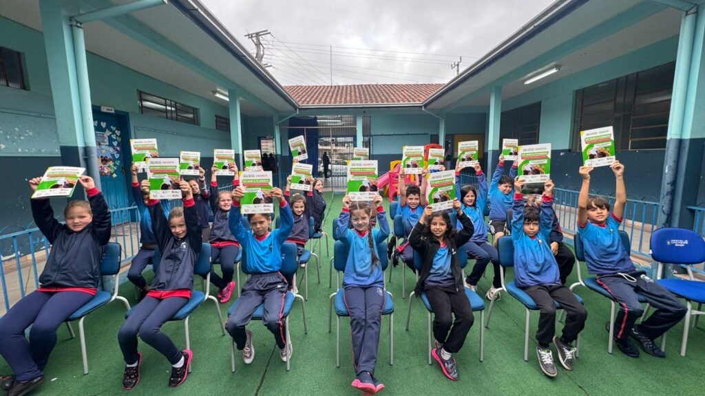 WhatsApp-Image-2026-02-23-at-11.25.53-3-1024x576 Estudantes da rede municipal de Caçador recebem cartilhas do Alfabetiza SC %image