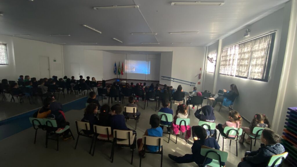 WhatsApp-Image-2026-08-11-at-15.26.58-1024x576 Estudantes da EMEBTI Esperança vão ao cinema em comemoração ao Dia do Estudante %image