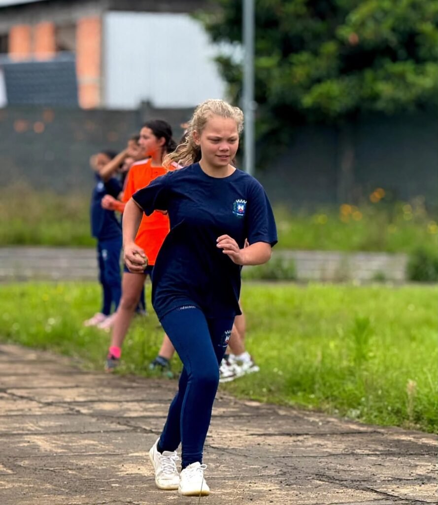 WhatsApp-Image-2026-10-28-at-11.25.55-1-889x1024 Mini Olimpíadas movimentam escolas de Caçador com provas de atletismo %image